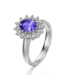 Pierścionek z tanzanitem i diamentami Pierścionek z tanzanitem i diamentami